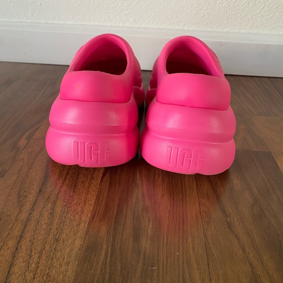 UGG Pink Water Shoes (women’s size 10) - Picture 6 of 10